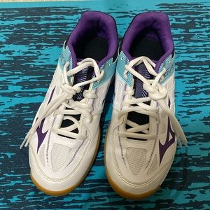 Mizuno Women's White & Purple Athletic Shoes